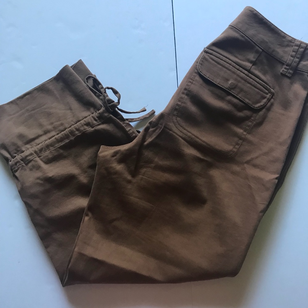 🛍 Chicos Dark Tan Capris